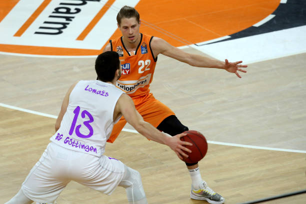 送往前场 送往前场