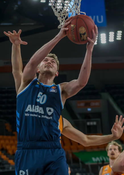 库明加表现 库明加表现