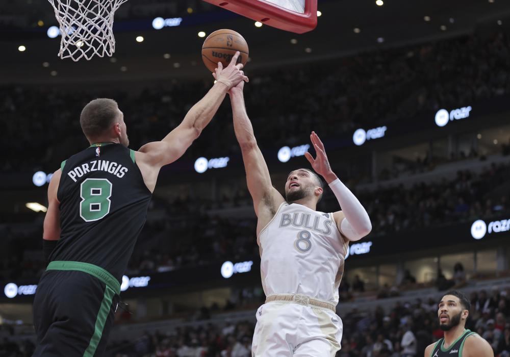 纽卡中场依 纽卡中场依